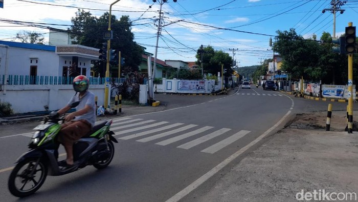 Kondisi perempatan Jalan Jenderal Sudirman-Jalan Kemiri.