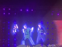 Senangnya Penggemar Nonton Konser Westlife di Jogja: Sampai Nangis!