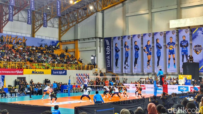Laga Bandung bjb Tandamata vs Jakarta Popsivo Polwan di GOR Indoor Si Jalak Harupat, Kabupaten Bandung, Jumat (7/6/2024).