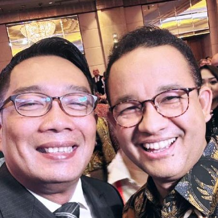 Reuni Sahabat Lama: Ridwan Kamil Berpose Bersama Anies