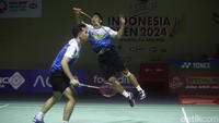 Lalu di gim kedua, mereka kalah 14-21.