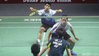 Gim ketiga Sabar/Reza menang mutlak 21-16.