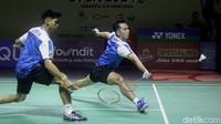 Indonesia Open 2024 digelar di Istora, Jakarta, Jumat (7/6). Duel Indonesia vs Taiwan tersaji di nomor ganda putra pada match kedelapan di lapangan kedua, yakni Sabar Karyaman Gutama/Moh Reza Pahlevi Isfahani kontra Lee Jhe-Huei/Yang Po Hsuan.
