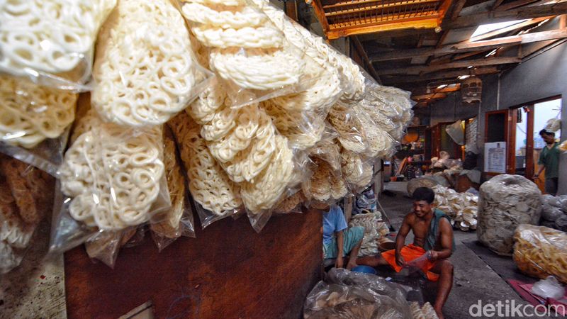 Menilik Produksi UMKM Kerupuk di Surabaya