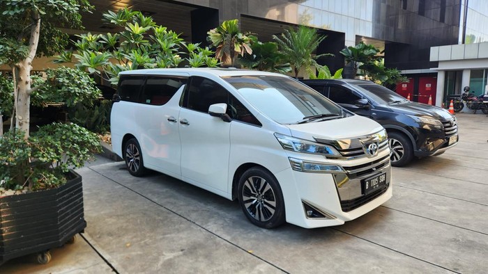 Pemeriksaan KPK atas Penyerahan Mobil Mewah oleh Anak Tersangka Kasus Korupsi