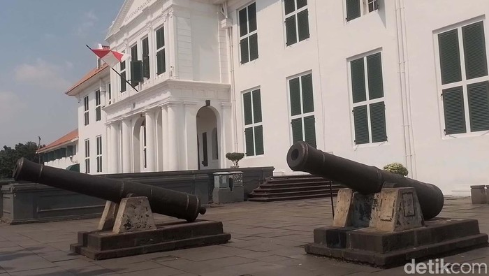 Museum Sejarah Jakarta yang terletak di kawasan Kota Tua ini jadi destinasi favorit. Dulunya tempat pernah menjadi kantor gubernur Jawa Barat.