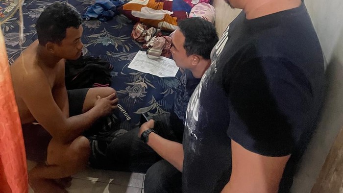 Nenek di Kediri nyaris tewas dibekap dan dicekik pemuda diduga pacar cucunya.