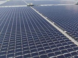 Pembangkit Listrik Tenaga Surya Terbesar Dunia Beroperasi, Made in China