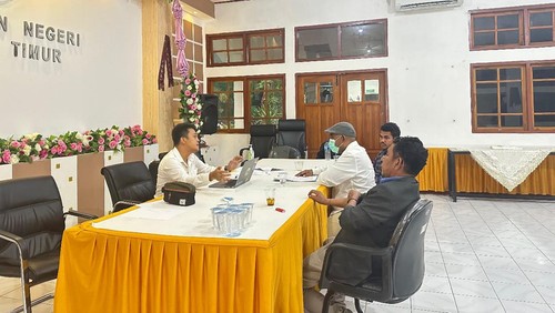 Pemeriksaan eks Wabup Flores Timur, Agustinus Payong Boli, di Kejari Flores Timur, Jumat (7/6/2024). Agus langsung ditahan seusai diperiksa. (Dok. Kejari Flores Timur)