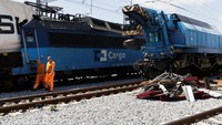 Empat orang tewas dan lebih dari 20 orang terluka ketika sebuah kereta penumpang bertabrakan dengan kereta barang di kota Pardubice, Ceko.  