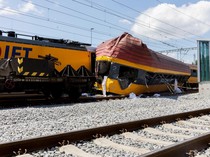 Momen Evakuasi 2 Kereta yang Tabrakan di Ceko