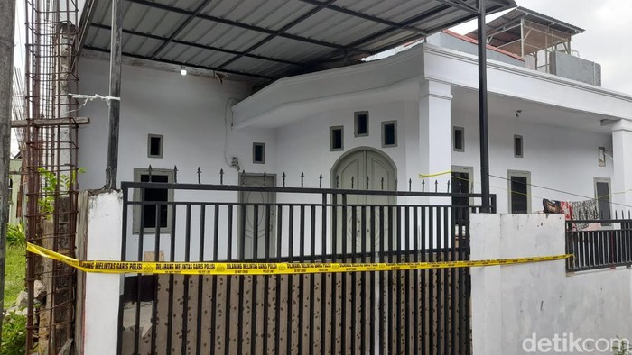 Penampakan rumah nenek Tarimah usai dibunuh sejoli mahasiswa di Makassar.