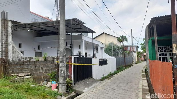 Penampakan rumah nenek Tarimah usai dibunuh sejoli mahasiswa di Makassar.