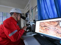 Penampakan Pekerja China Gali Lubang 10 Kilometer ke Dalam Bumi