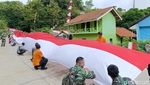 Kala Sang Saka Merah Putih Raksasa Membentang di Pantai Batukaras