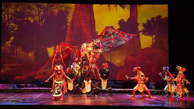 Pertunjukan Teater Koma Matahari Papua saat dipentaskan di Graha Bhakti Budaya (GBB), kompleks TIM.