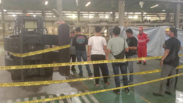 Polisi saat melakukan olah TKP di lokasi kejadian (Dok Polres Siak)