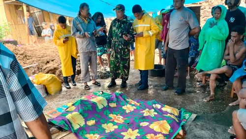Potret satu keluarga yang tewas tertimbun longsor di Ende, NTT, Jumat (7/6/2024).
