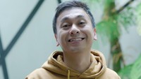 Raditya Dika juga belum bisa kembali ke Jakarta imbas abu vulkanik erupsi Gunung Anak Krakatau. Ia diketahui sedang berada di luar negeri. Foto: Instagram@raditya_dika