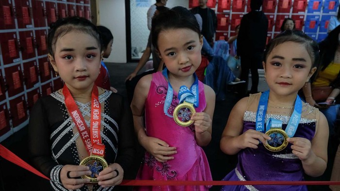 Indonesia Ice Skating Open kembali digelar untuk kesembilan kalinya. Ratusan atlet dari berbagai level usia bersaing jadi yang terbaik.