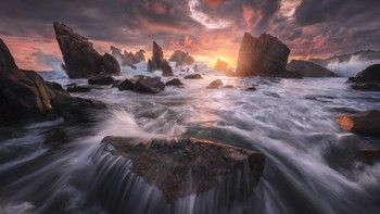 Emosi Ombak dan Langit oleh Gary Bhaztara Foto: reFocus Color Photography Awards