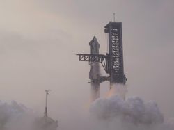 Roket Raksasa Starship Milik Elon Musk Berhasil Meluncur Tanpa Meledak