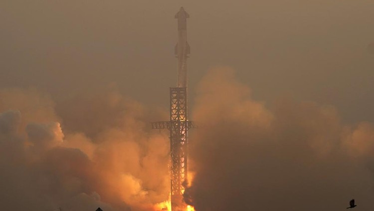 SpaceXs mega rocket Starship lifts off in a heavy haze for a test flight from Starbase in Boca Chica, Texas, Thursday, June 6, 2024. (AP Photo/Eric Gay)