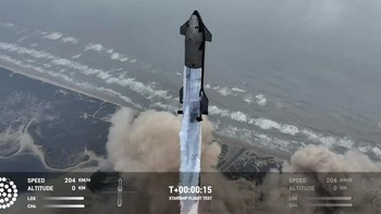 Sementara itu, kapsul Starship berhasil mencapai orbit. Sekitar 50 menit setelah peluncuran, wahana antariksa ini memulai perjalanan masuk kembali ke atmosfer Bumi. (SpaceX via AP)