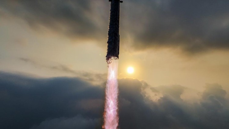 Roket Raksasa Starship Milik Elon Musk Berhasil Meluncur Tanpa Meledak SpaceXs mega rocket Starship launches for a test flight from Starbase in Boca Chica, Texas, Thursday, June 6, 2024. (SpaceX via AP)