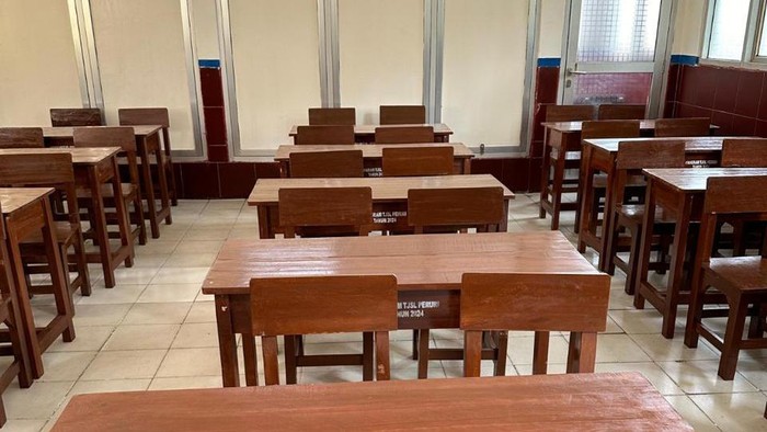 Dalam rangka membenahi infrastruktur pendidikan, PERURI melalui Program Tanggung Jawab Sosial dan Lingkungan (TJSL) memberikan bantuan renovasi bangunan kelas dan fasilitas Sekolah Dasar Negeri (SDN) Tunggakjati I, Karawang Barat, Kabupaten Karawang.