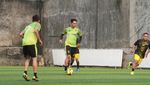 Saat Ismed Sofyan Main Bola Bareng Pewarta Foto
