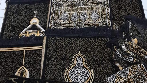 sajadah oleh-oleh haji dan umrah