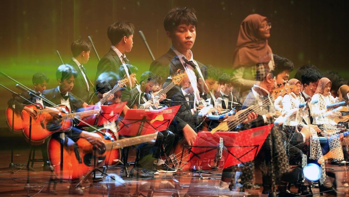 Siswa SMP Unjuk Bakat Peringati Hari Kebangkitan Nasional Siswa kelas 8 SMP Islam Al-Azhar BSD tampil dalam pementasan drama Pertempuran 10 November yang merupakan rangkaian acara yang bertajuk βPagelaran Harmoni Negeriku, Jayalah Bangsakuβ di Teater Besar, Taman Ismail Marzuki, Menteng, Jakarta Pusat, Rabu (05/06/2024).