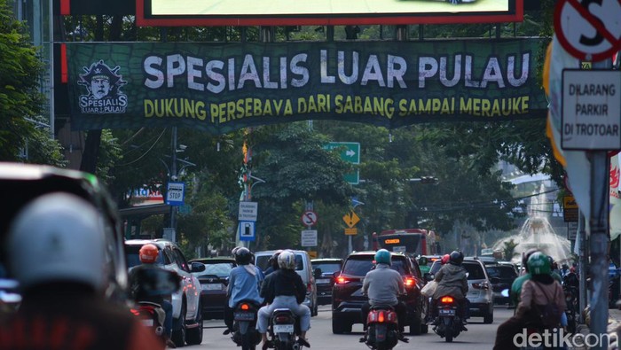 Spanduk Persebaya jelang Anniversary Game ke-97
