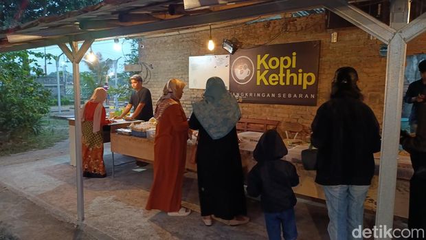 Suasana di Angkringan dan Kopi Kethip, Dusun Sebaran, Sidoarum, Godean, Kabupaten Sleman, Jumat (7/6/2024).