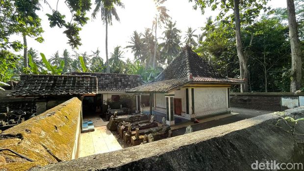 Susana kompleks Makam Kyai Landoh atau Syekh Jangkung di Jatirejo, Lendah, Kulon Progo, belum lama ini. Foto diunggah pada Jumat (7/6/2024).