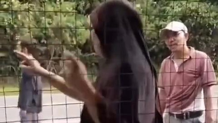Tangkapan layar emak-emak minta uang parkir ratusan ribu. (Foto: istimewa)