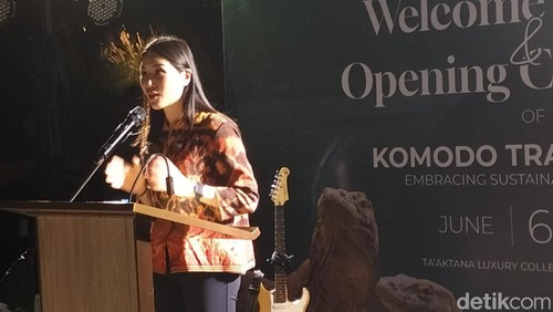 Wamenparekraf Angela Tanoesoedibjo menjadi keynote speaker sekaligus membuka secara resmi Komodo Travel Mart ke-5 di Labuan Bajo, Kabupaten Manggarai Barat, Nusa Tenggara Timur (NTT), Kamis (6/6/2024) malam. (Ambrosius Ardin)