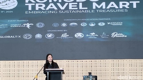 Wamenparekraf Angela Tanoesoedibjo pada kegiatan Komodo Travel Mart di Golomori Convention Center, Labuan Bajo, Jumat (7/6/2024).