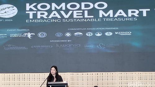 Wamenparekraf Angela Tanoesoedibjo di Komodo Travel Mart di Golomori Convention Center, Labuan Bajo, Jumat (7/6/2024). (Ambrosius Ardin)