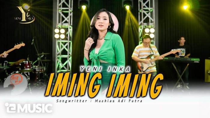 Yeni Inka menyanyikan lagu Iming Iming.