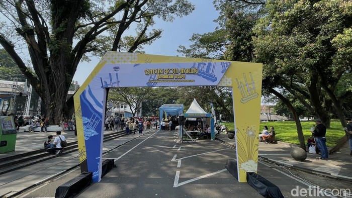 12 Jam Bandung Ngurulung Angklung 12 Jam Bandung Ngurulung Angklung