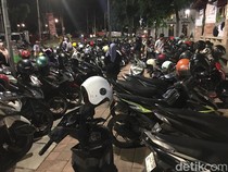 Kawasan Kota Lama Surabaya Diserbu Pengunjung di Akhir Pekan