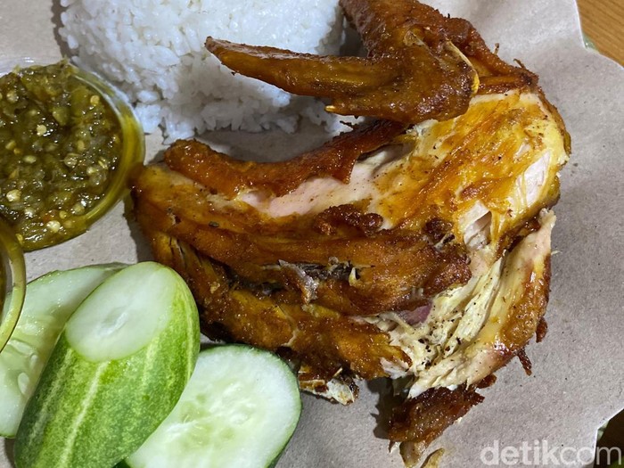Ayam Ancur, ayam goreng khas Solo berukuran jumbo