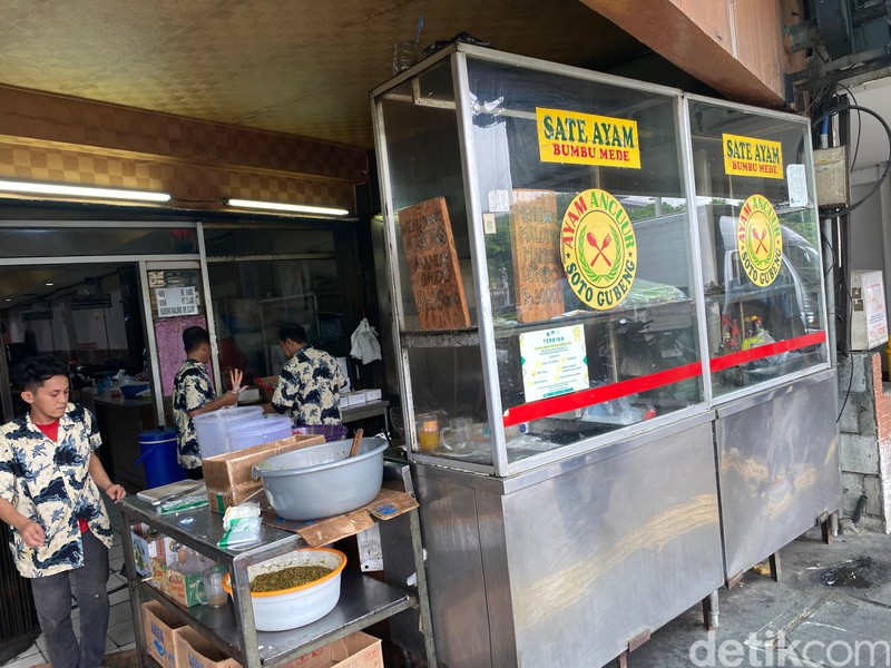 Ayam Ancur, ayam goreng khas Solo berukuran jumbo