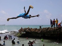 Berani Coba! Melompat ke Samudra Hindia