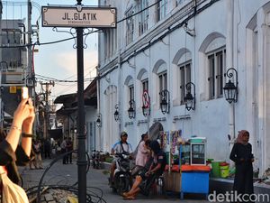 Ganggu Pemandangan, Parkir Liar di Kota Lama Surabaya Ditertibkan