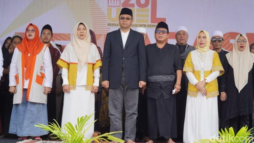 Duet Zulkieflimansyah-Suhaili atau Abah Uhel (Zul-Uhel) resmi dideklarasikan maju dalam Pemilihan Gubernur (Pilgub) NTB 2024 pada Sabtu (8/6/2024). (Foto: Helmy Akbar/detikBali)