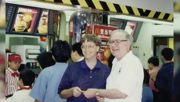 Eksklusif! Bill Gates dan Warren Buffett Punya Kartu Emas McDonalds