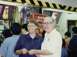 Bill Gates Surati Warren Buffett: Selamat Ultah ke-96, Sahabatku